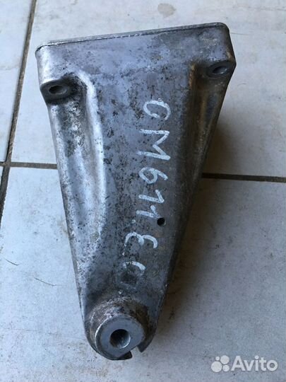 Кронштейн опоры двс правый OM611 646 612 647