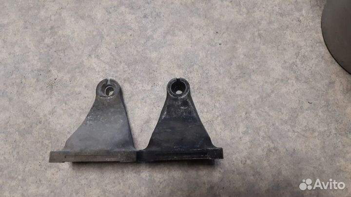 Кронштейн опоры двигателя 6652231804