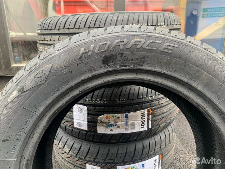 Headway HU901 275/40 R20 106W