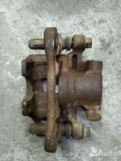 Суппорт задний Митсубиси Лансер 10