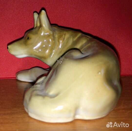 Фарфоровая статуэтка. Собака. Рига