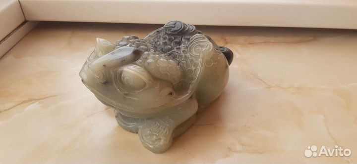 Статуэтка лягушка нефрит