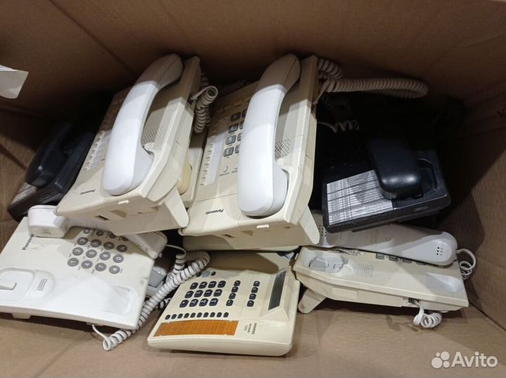 Стационарный телефон panasonic много