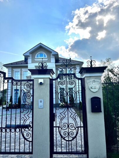 Дом 388 м² на участке 15 сот.