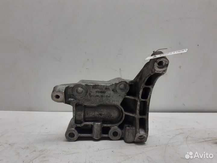 Кронштейн кондиционера audi A4 B8 2007-2015