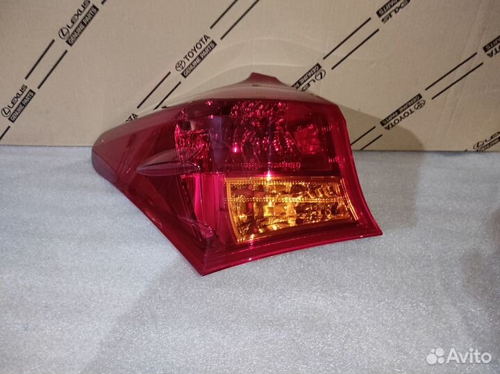 Левый фонарь Toyota Auris