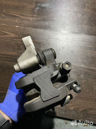 Тормозной суппорт для Honda CBR1000RR 04-05