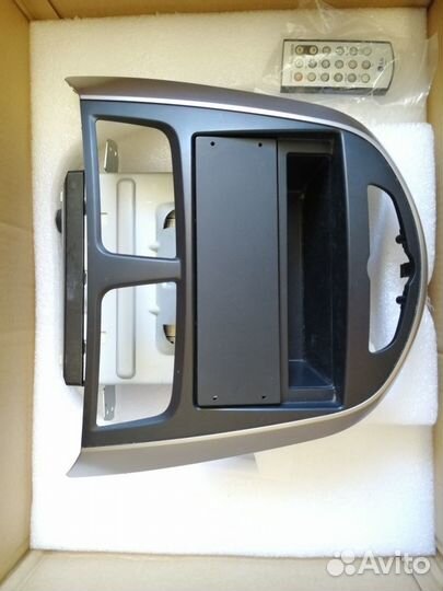 Рамка магнитолы Hyundai Solaris + магнитола