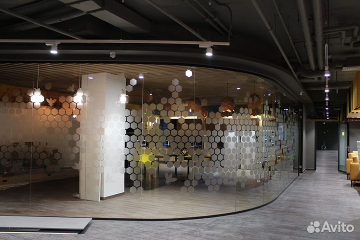 Оклейка пленкой перегородок, офисов, витрин