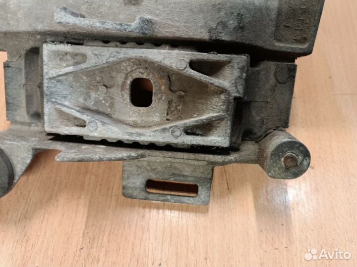 Опора кпп Renault Scenic 3 минивэн К9К832 2010