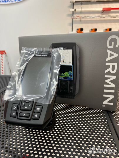 Эхолот Garmin Striker Vivid 4cv с трансдьюсером GT