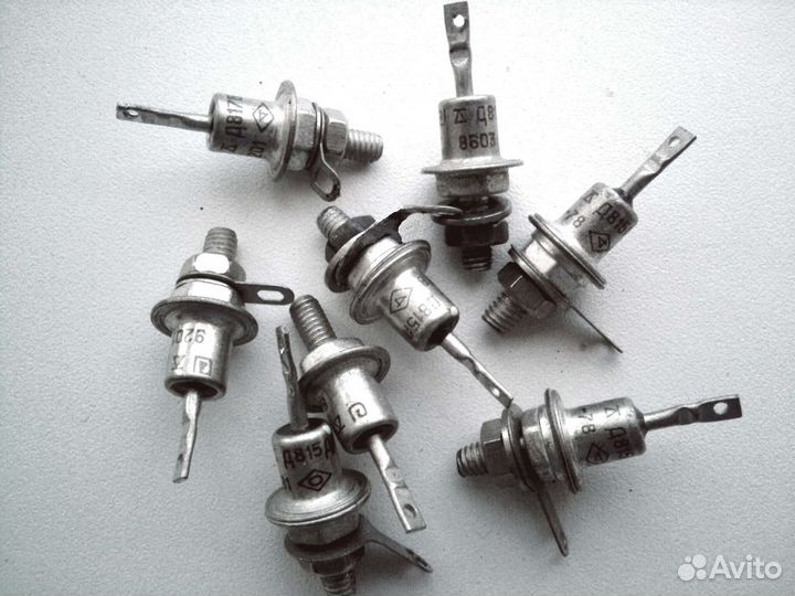 Стабилитроны Д815(А,Д), Д817Б