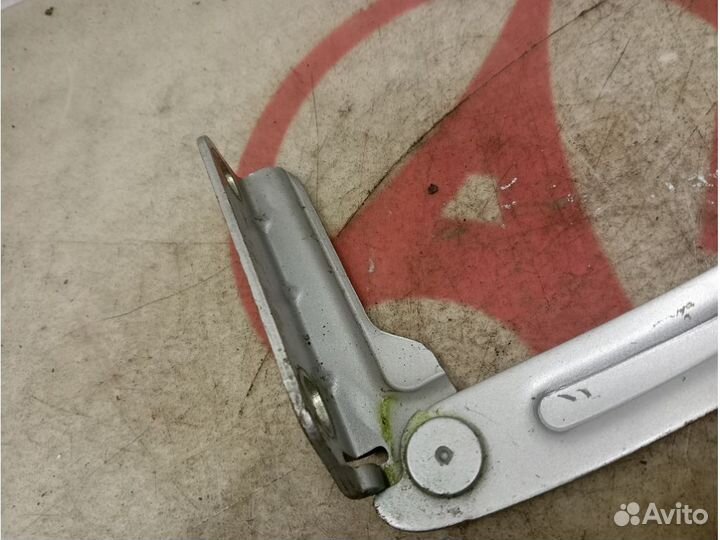 Петля капота renault duster