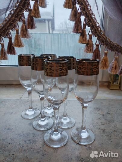 Набор бокалов и рюмок