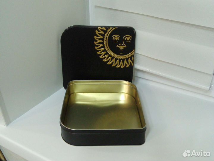 Банка металлическая для хранения