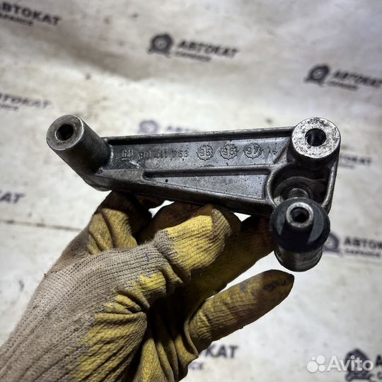 Кронштейн ролика грм Opel Vectra B