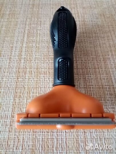 Расчёска-фурмиратор для вычёсывания собак и кошек