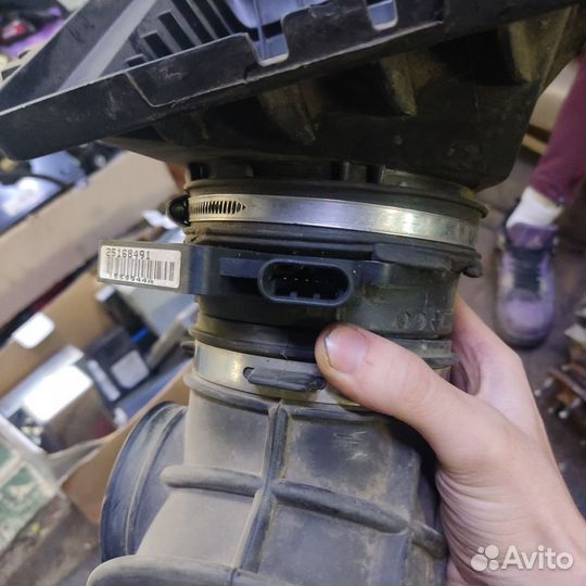 Расходомер воздуха Cadillac Эскалейд 2 6.0i