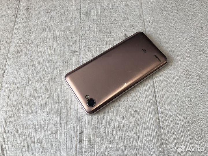 LG Q6 Alpha 2/16Гб LTE