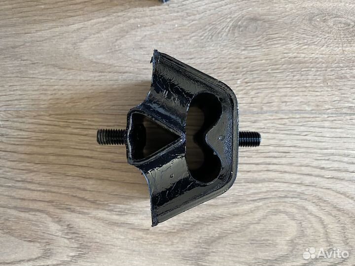 Подушка двигателя Audi 80 B3