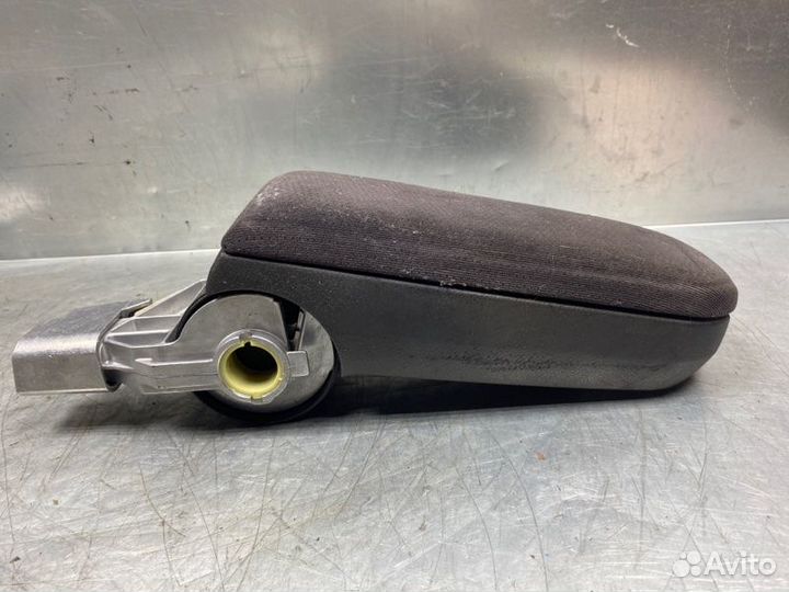 Подлокотник Volkswagen Bora 1997-2005 седан 2 1999