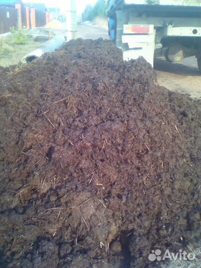 Навоз коровий. Куча навоза. Конский перегной в мешках. Продается навоз. Конский навоз на авито.