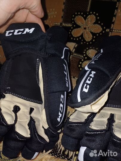 Перчатки хоккейные