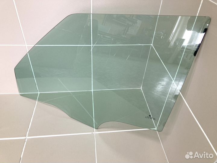 Стекло переднее левое Skoda Fabia 2010-2015 г.в