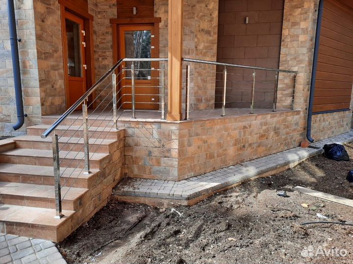 Перила из нержавеющей стали в дом