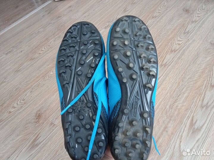 Футбольные бутсы