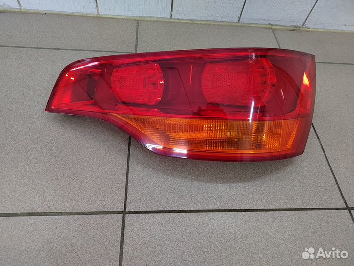Фонарь задний правый Audi Q7 4L 4L0945094