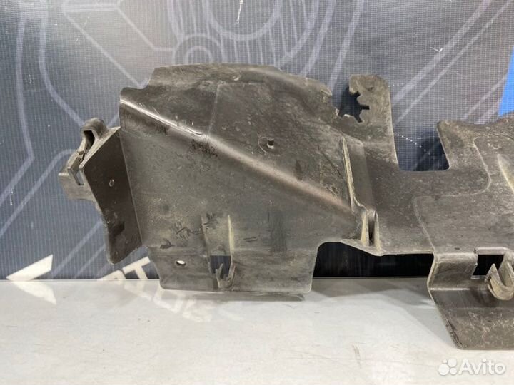 Диффузор радиатора правый Volkswagen Passat