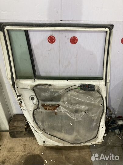 Дверь левая задняя тойота пробокс