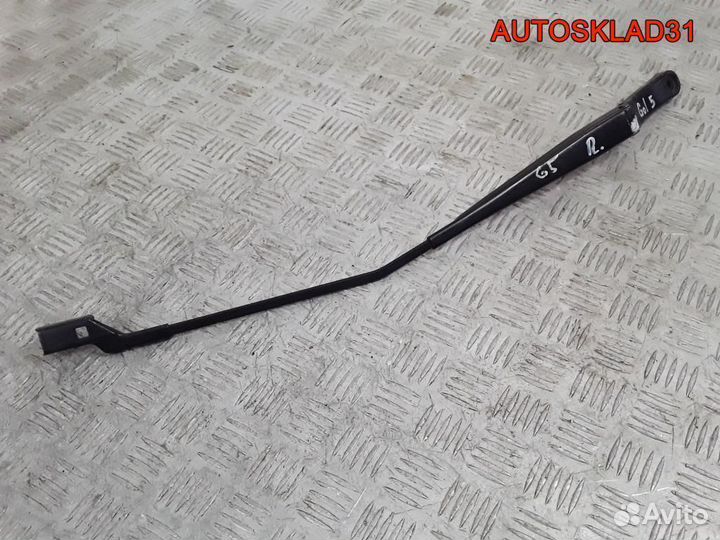 Поводок стеклоочистителя правый VW Golf 1Q1955410