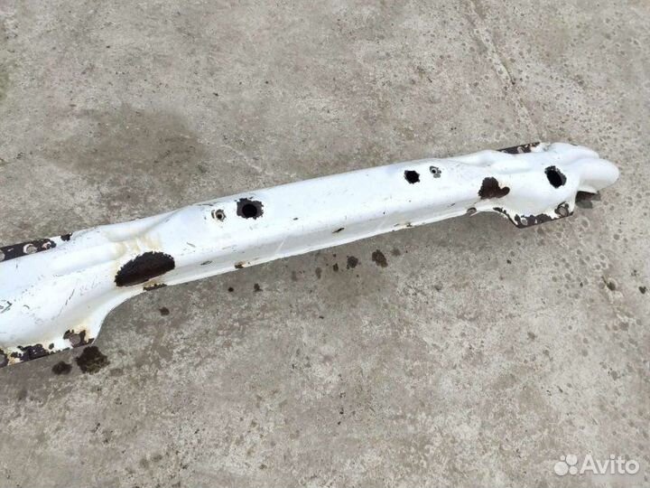 Усилитель бампера Volkswagen Crafter