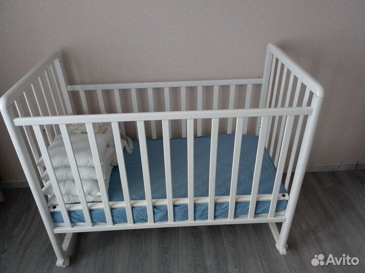 Детская кроватка с матрасом