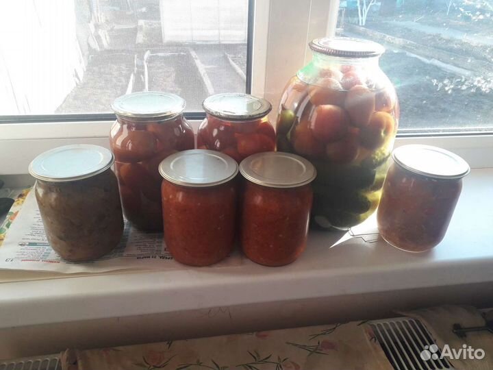 Огурцы, помидоры, салаты, калина