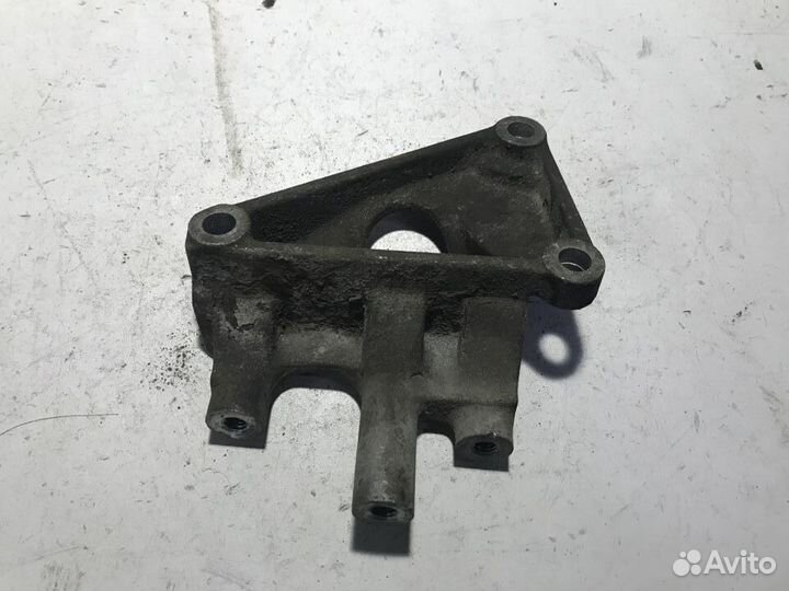 Кронштейн двигателя правый Nissan Note E11