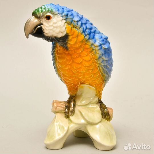 Фарфоровая Статуэтка