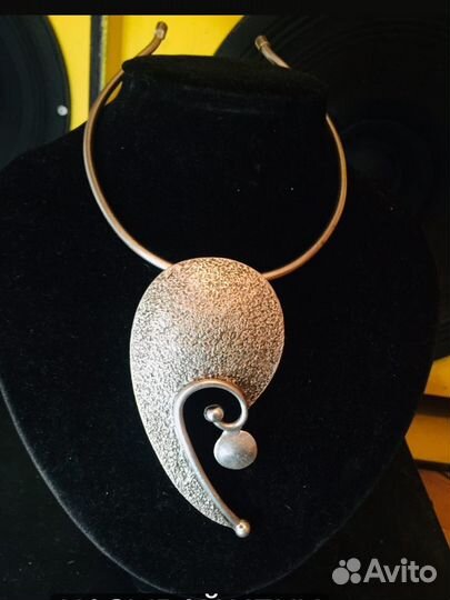 Украшения на шею