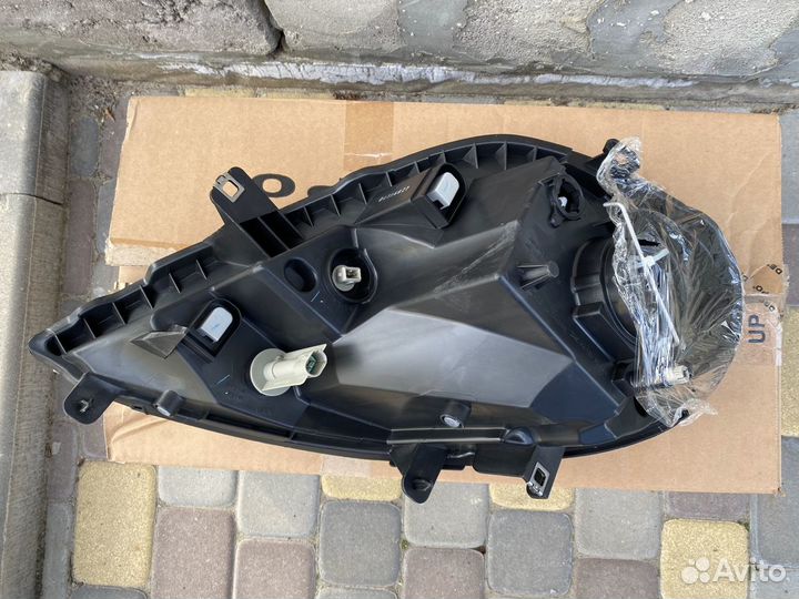 Фара левая Renault Trafic, Opel Vivaro