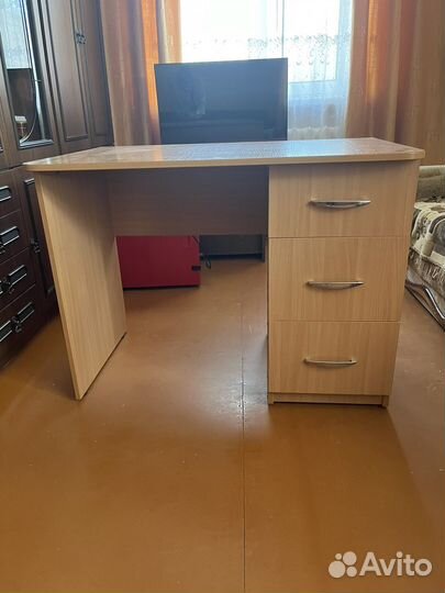 Письменный стол компьютерный