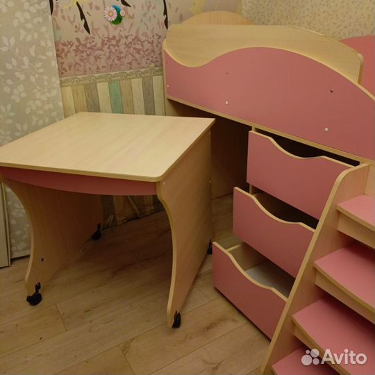 Кровать чердак со столом бу