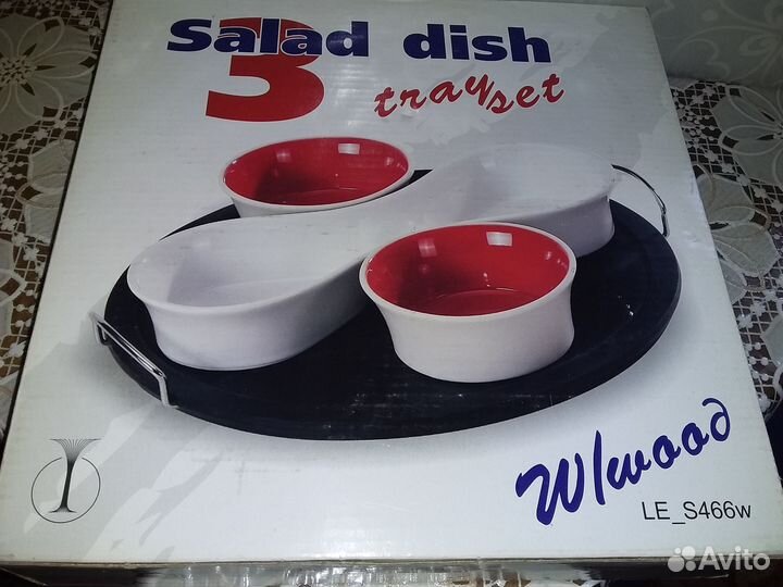 Менажница на 3 лотка на деревянной подставке новая