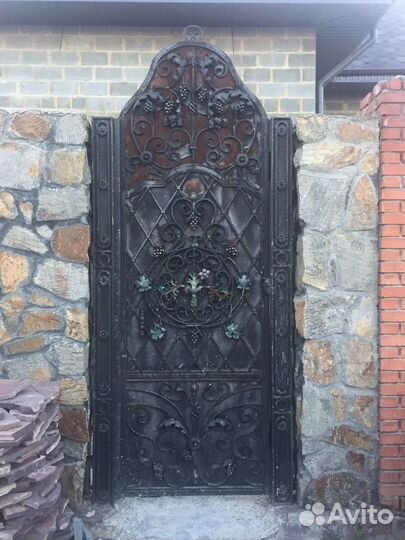 Металлическая дверь