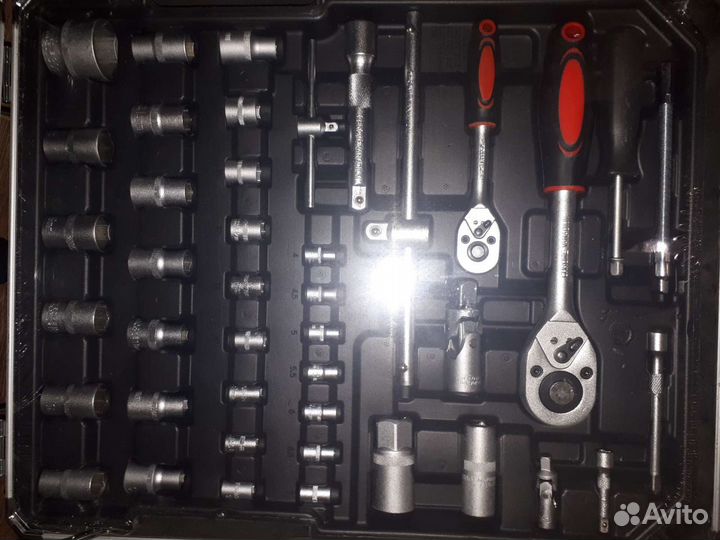 Набор инструментов в чемодане