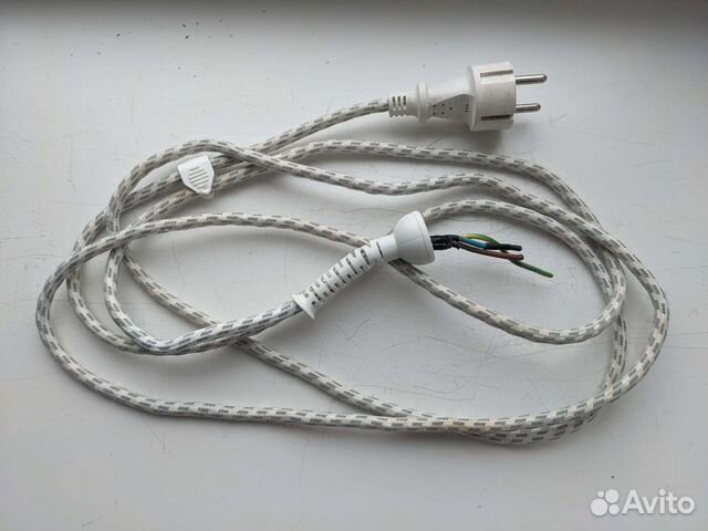 Два электропровода с вилкой