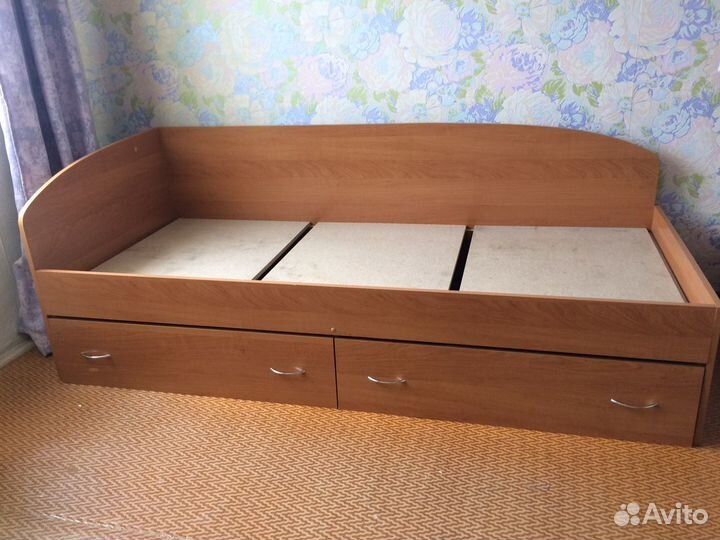 Кровать односпальная с матрасом