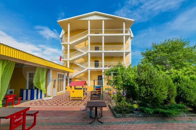 Дом 1200 м² на участке 8 сот.