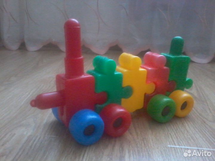 Паровозик пластмассовый (составной)